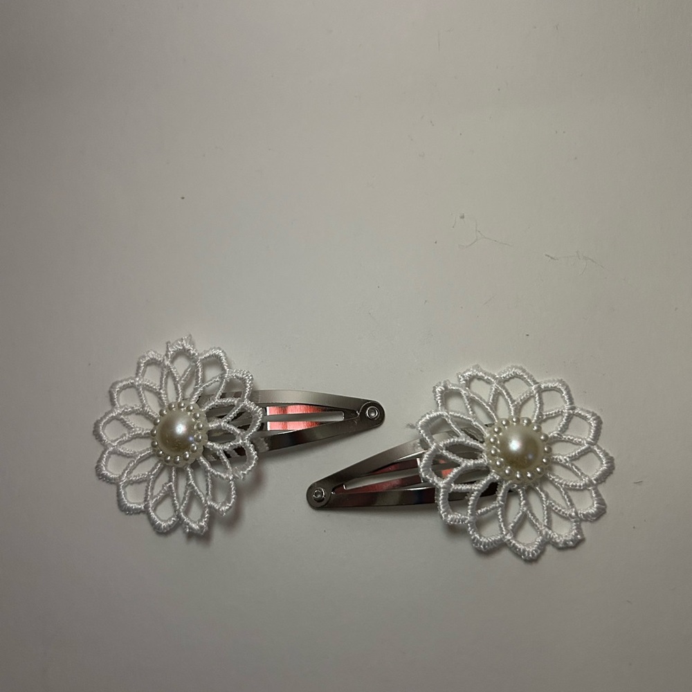 Elegant White Floral Hair Clips